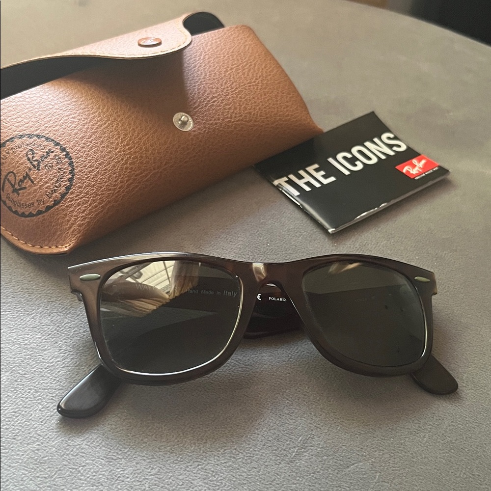 Ray-Ban Classic Wayfarer Tortoise Sunglasses with case